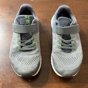 Little boys size 2 under armour shoes